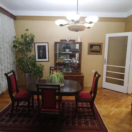 아파트 Deluxe For 6 People